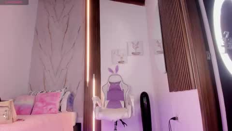 Vallolet Peach  online show from 11-04-25, 11:42