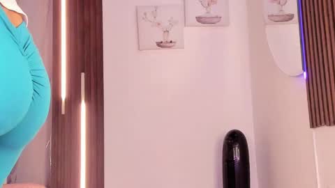 Vallolet Peach  online show from 03-29-26, 12:05