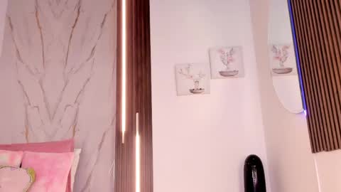 Snapshot of valloletsamar chatting on 04-26-26, 12:14 Vallolet Peach online show from 04-26-26, 12:14