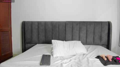 Snapshot of valtira_nova chatting on 02-09-25, 06:43 valtira nova online show from 02-09-25, 06:43