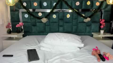 Snapshot of valtira_nova chatting on 12-15-25, 06:56 valtira nova online show from 12-15-25, 06:56