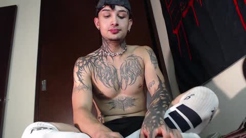 david guzman i model independenthelp me with a thumbs up online show from 01-27-25, 06:19