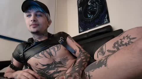 david guzman i model independenthelp me with a thumbs up online show from 02-17-25, 01:36