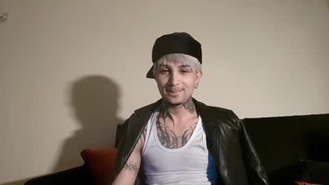 david guzman i model independenthelp me with a thumbs up online show from 03-04-25, 05:21