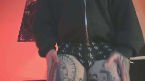 david guzman i model independenthelp me with a thumbs up online show from 09-10-25, 01:05