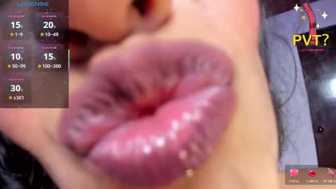 Snapshot of vampirella_crazy chatting on 02-14-25, 03:00 Valeria online show from 02-14-25, 03:00