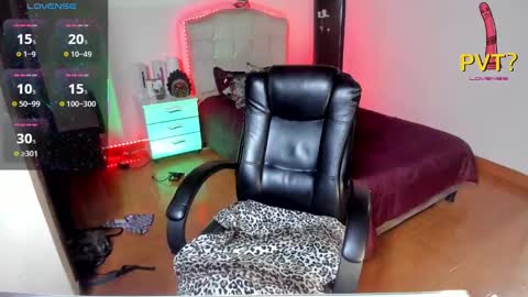 Snapshot of vampirella_crazy chatting on 02-16-25, 01:47 Valeria online show from 02-16-25, 01:47