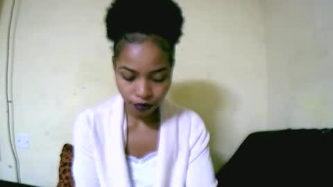 Snapshot of vanah344375 chatting on 09-13-25, 12:05 vanah344375 online show from 09-13-25, 12:05