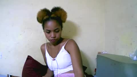 Snapshot of vanah344375 chatting on 10-15-25, 06:52 vanah344375 online show from 10-15-25, 06:52