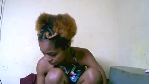 Snapshot of vanah344375 chatting on 10-18-25, 12:17 vanah344375 online show from 10-18-25, 12:17