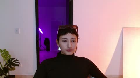 Snapshot of vandalovee chatting on 01-09-25, 05:44 Babi Alu online show from 01-09-25, 05:44