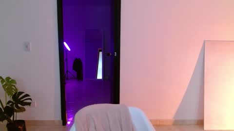 Snapshot of vandalovee chatting on 01-09-25, 08:45 Babi Alu online show from 01-09-25, 08:45