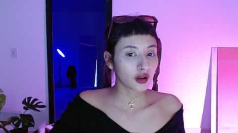 Snapshot of vandalovee chatting on 01-10-25, 07:14 Babi Alu online show from 01-10-25, 07:14