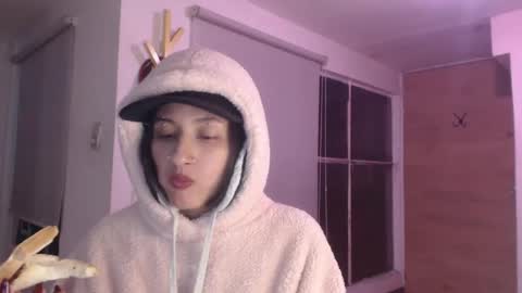 Snapshot of vandalovee chatting on 01-11-25, 06:24 Babi Alu online show from 01-11-25, 06:24
