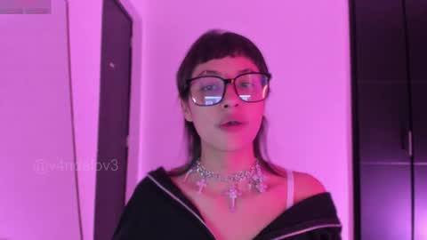 Snapshot of vandalovee chatting on 12-14-25, 11:37 Babi Alu online show from 12-14-25, 11:37