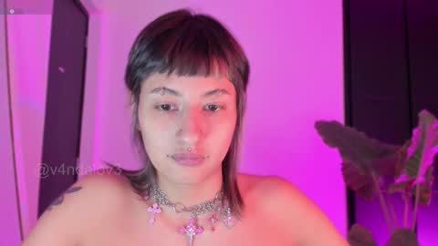 Snapshot of vandalovee chatting on 12-18-25, 02:12 Babi Alu online show from 12-18-25, 02:12