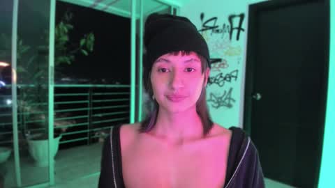 Snapshot of vandalovee chatting on 12-20-25, 07:48 Babi Alu online show from 12-20-25, 07:48