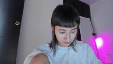 Snapshot of vandalovee chatting on 02-19-26, 12:23 Babi Alu online show from 02-19-26, 12:23