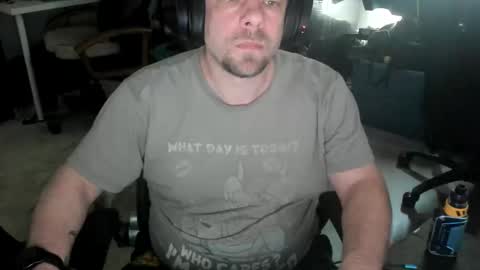 Snapshot of vandonh chatting on 10-22-25, 08:52 vandonh online show from 10-22-25, 08:52