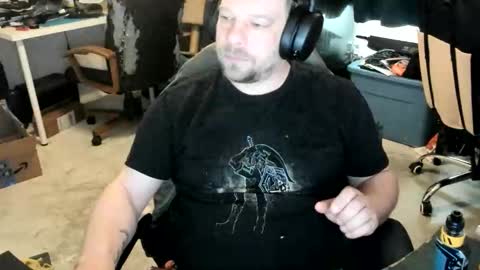 Snapshot of vandonh chatting on 11-17-25, 04:24 vandonh online show from 11-17-25, 04:24