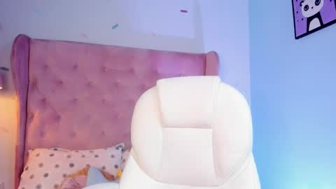 vanelope_evans_ online show from 11-11-25, 01:00