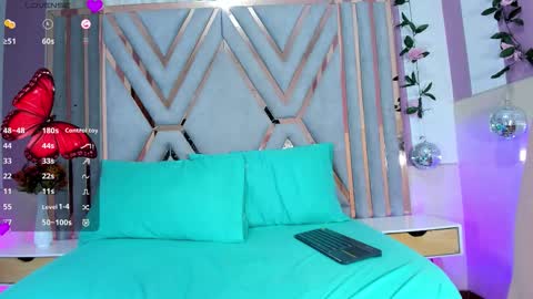 Snapshot of vanesaa_mejia chatting on 12-05-25, 04:32 vanesaa_mejia online show from 12-05-25, 04:32