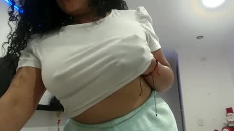 Snapshot of vanesam chatting on 01-14-25, 06:13 vanessa and samantha online show from 01-14-25, 06:13