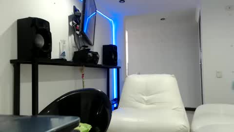 Snapshot of vanesam chatting on 01-15-25, 12:47 vanessa and samantha online show from 01-15-25, 12:47