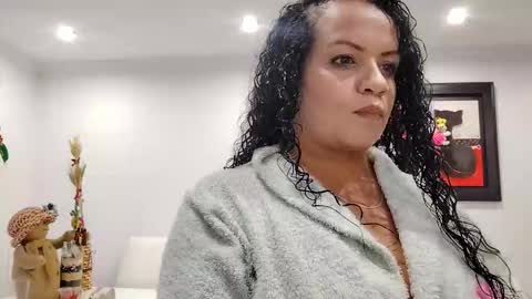 Snapshot of vanesam chatting on 01-07-26, 05:32 vanessa and samantha online show from 01-07-26, 05:32