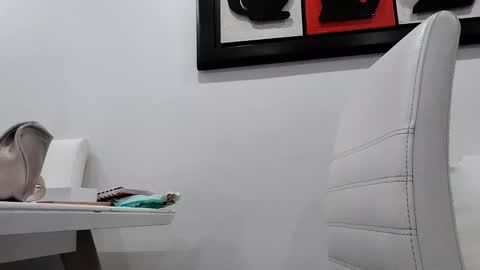 Snapshot of vanesam chatting on 01-08-26, 11:12 vanessa and samantha online show from 01-08-26, 11:12