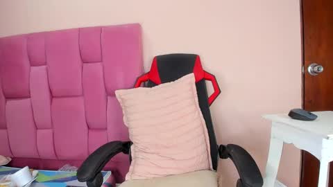 Snapshot of vaness_dior chatting on 01-06-25, 09:54 vaness_dior online show from 01-06-25, 09:54