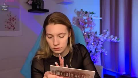 Snapshot of vanessa__lui chatting on 02-28-26, 04:19 Vanessa online show from 02-28-26, 04:19