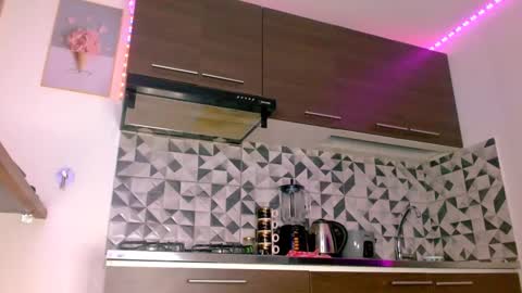 VANESSA BRETT online show from 02-20-25, 06:17