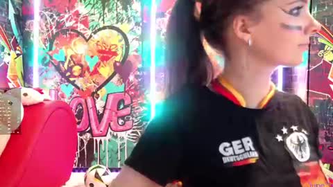 Snapshot of vanessa_love chatting on 06-14-26, 04:31 Vanessa online show from 06-14-26, 04:31