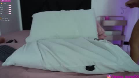 Snapshot of vanessa_suarez chatting on 03-21-26, 02:05 Vanessa online show from 03-21-26, 02:05