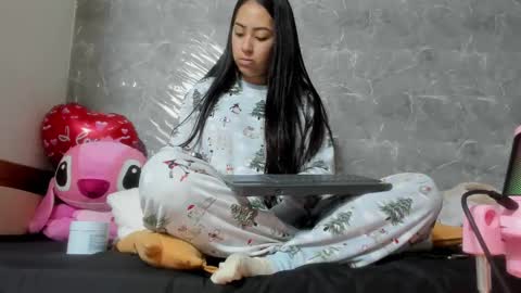 Snapshot of vanessaadol chatting on 03-09-25, 11:03 vanessaadol online show from 03-09-25, 11:03