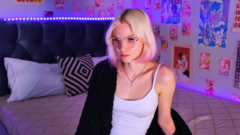 Snapshot of vanessaaustin chatting on 04-09-26, 02:55 Vanessa online show from 04-09-26, 02:55