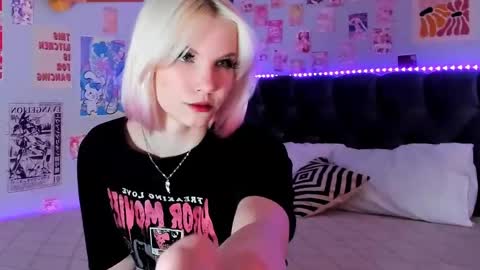 Snapshot of vanessaaustin chatting on 04-12-26, 02:44 Vanessa online show from 04-12-26, 02:44