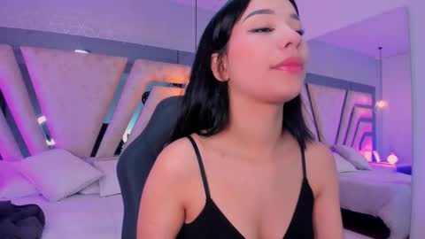 vanessaduval online show from 11-04-25, 03:49