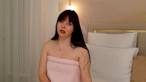 Vanessa online show from 10-21-25, 03:46