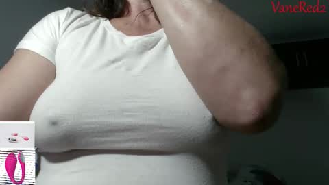 Snapshot of vanessared2 chatting on 04-27-26, 02:20 Vanesared2 online show from 04-27-26, 02:20