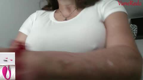 Snapshot of vanessared2 chatting on 05-05-26, 11:07 Vanesared2 online show from 05-05-26, 11:07