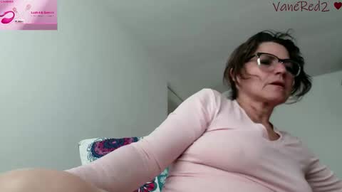 Snapshot of vanessared2 chatting on 05-29-26, 09:13 Vanesared2 online show from 05-29-26, 09:13