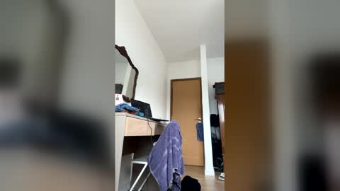 vanessareed_ online show from 05-06-26, 03:17