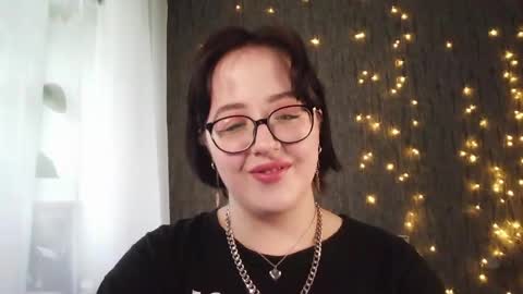 Snapshot of vanessashadow chatting on 05-15-26, 08:43 vanessashadow online show from 05-15-26, 08:43