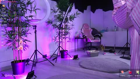 Vanessa Simon online show from 01-19-25, 06:31