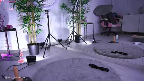 Vanessa Simon online show from 01-21-25, 09:03