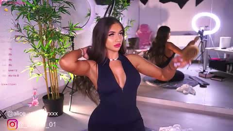 Vanessa Simon online show from 02-11-25, 07:02