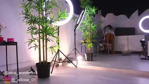 Vanessa Simon online show from 02-13-25, 06:30