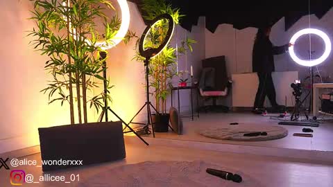 Vanessa Simon online show from 03-04-25, 06:58